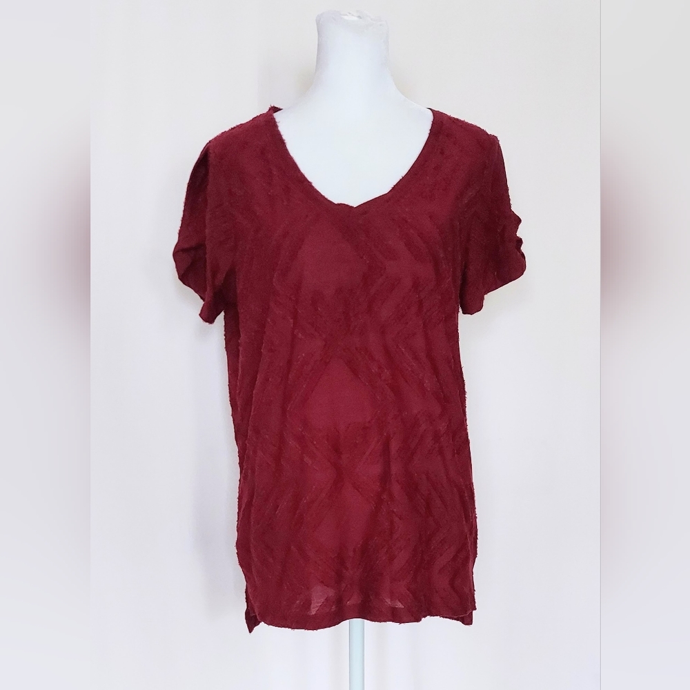 Peace & Pearls Hi Low Hem Twist Sleeve T-Shirt Red Womens Small